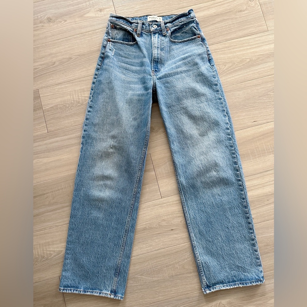 A&F 90’s Baggy Jean
